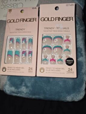 Trendy Press-On Nails in Teal & Pink - 24 Pack
